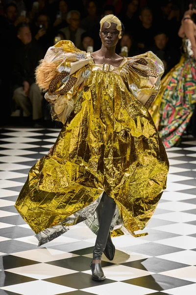 Look 10